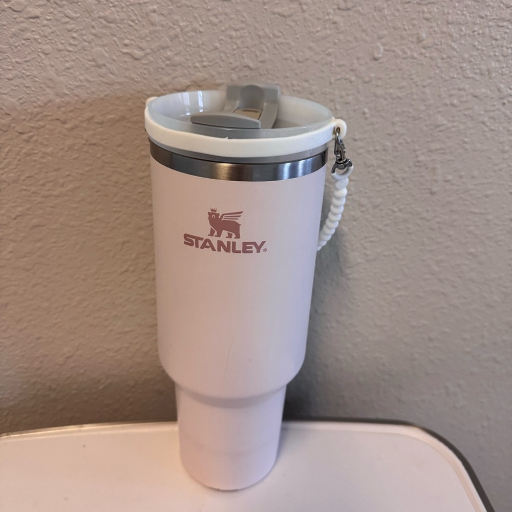 40oz Pink Stanley with Pearl Rubber Handle (Please See Photos)